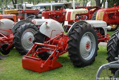 Ford tractor with scraper