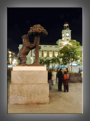 Follow the Bear - in Puerta del Sol
