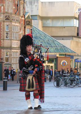 Pipe Major Dale McLean of The City of Hull Pipe Band  www.cityofhullpipeband.com