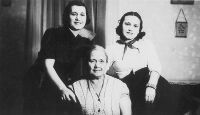 Louise Maria and Tess Guglielmetti circa 1940