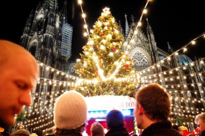 Christmas market in the shadows of the Dom