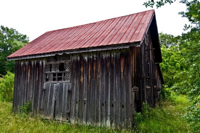 090603-087  100+ year old barn with unusual Fret work