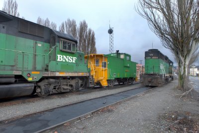 BNSF GPs and caboose HDR