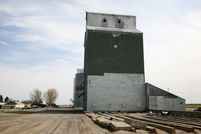Looking northeast at the elevators at Mansfield.