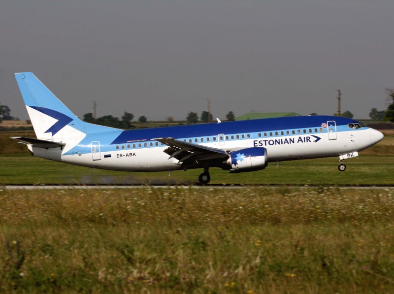 B737-300  ES-ABK