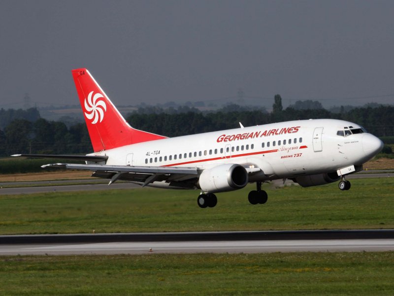 B737-500  4L-TGA