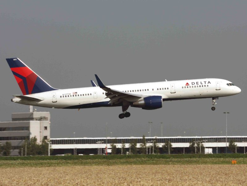 B757-200 N717TW