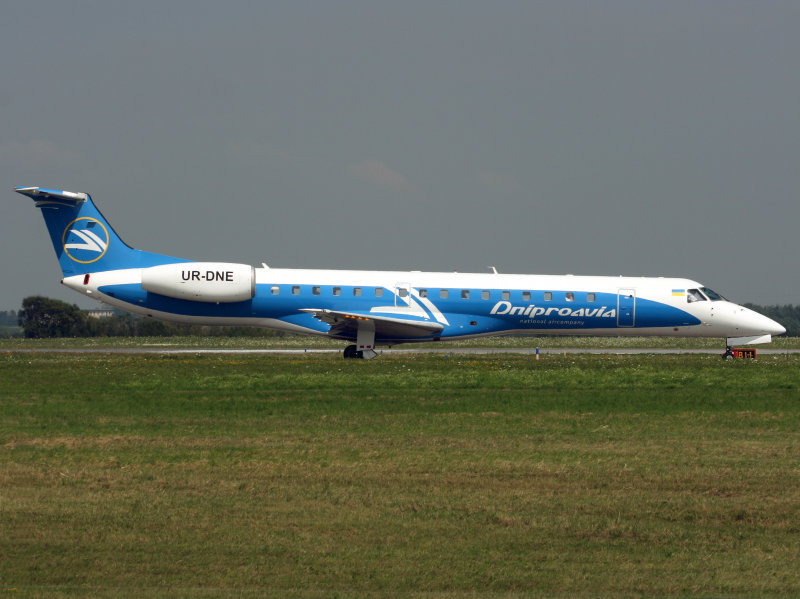 EMB-145 UR-DNE