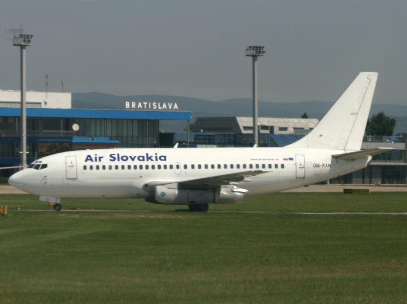 B737-200 OM-RAN