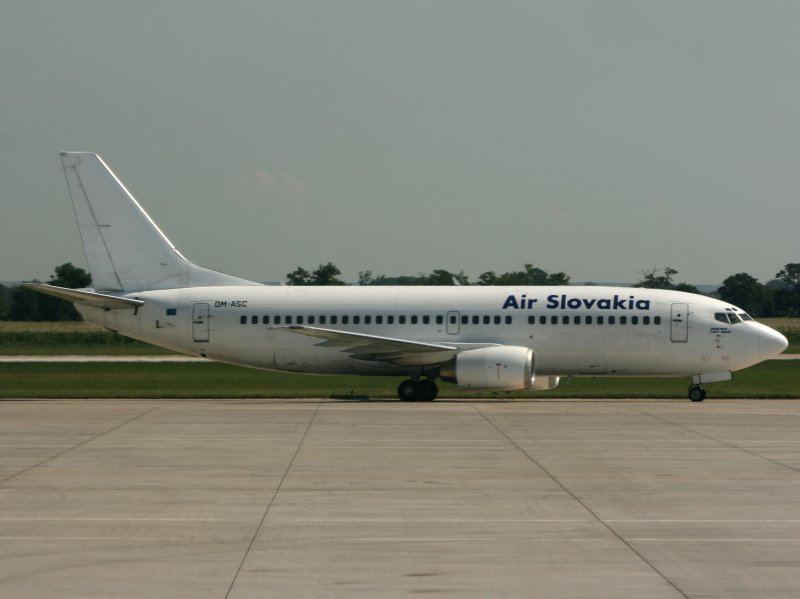 B737-300 OM-ASC