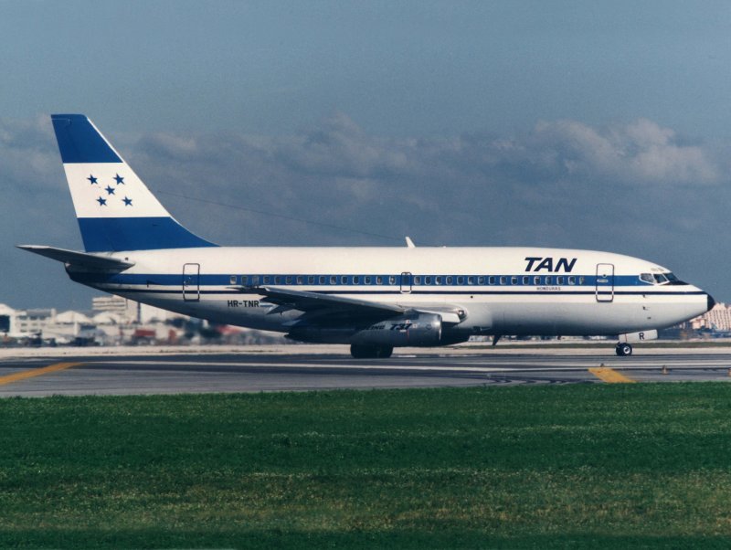 B737-200 HR-TNR