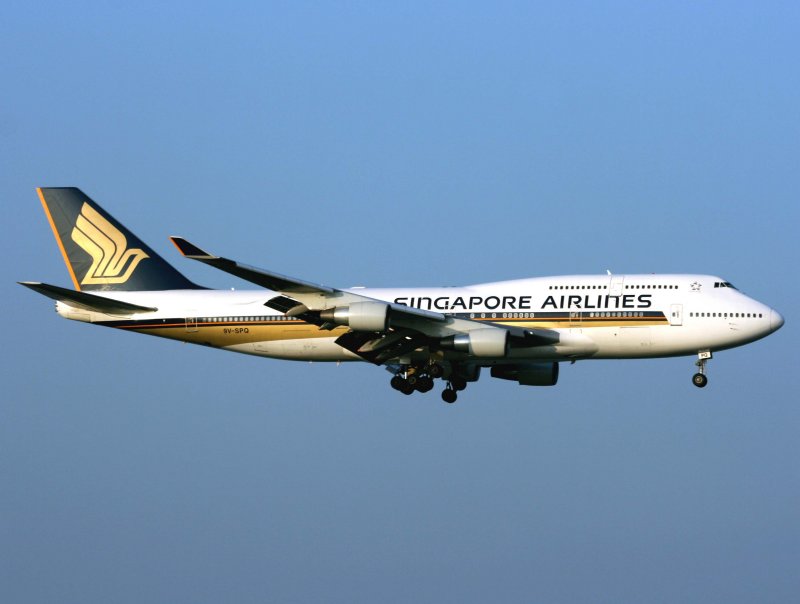 B747-400  9V-SQH