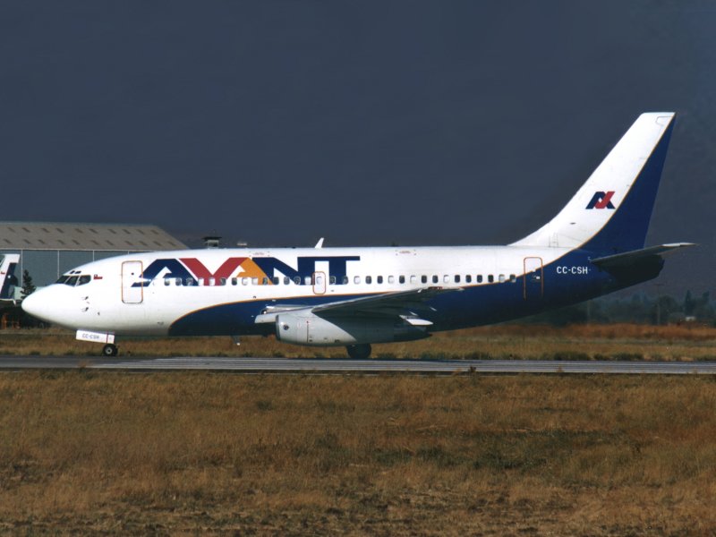 8) B737-200  CC-CSH