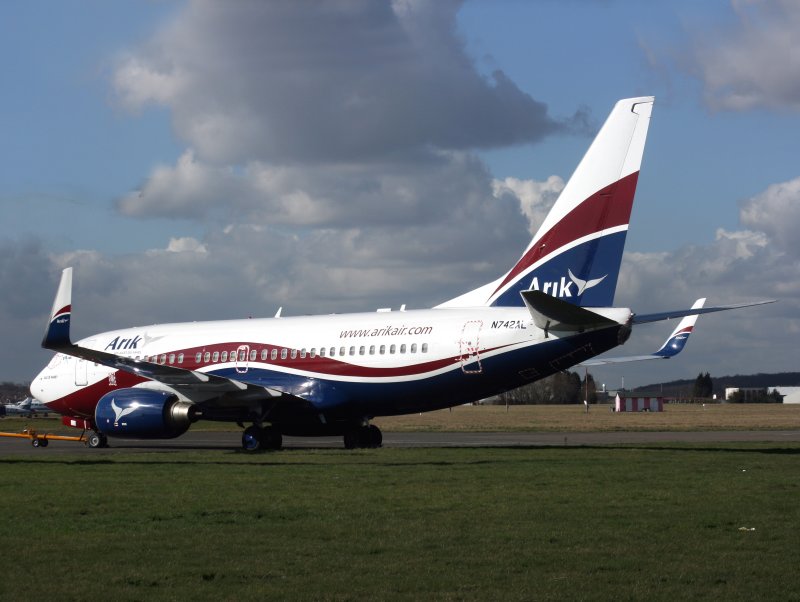 B737-700  N742AL