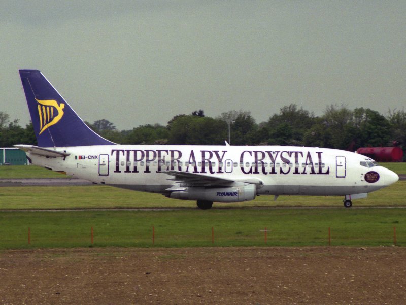 B737-200  EI-CNX