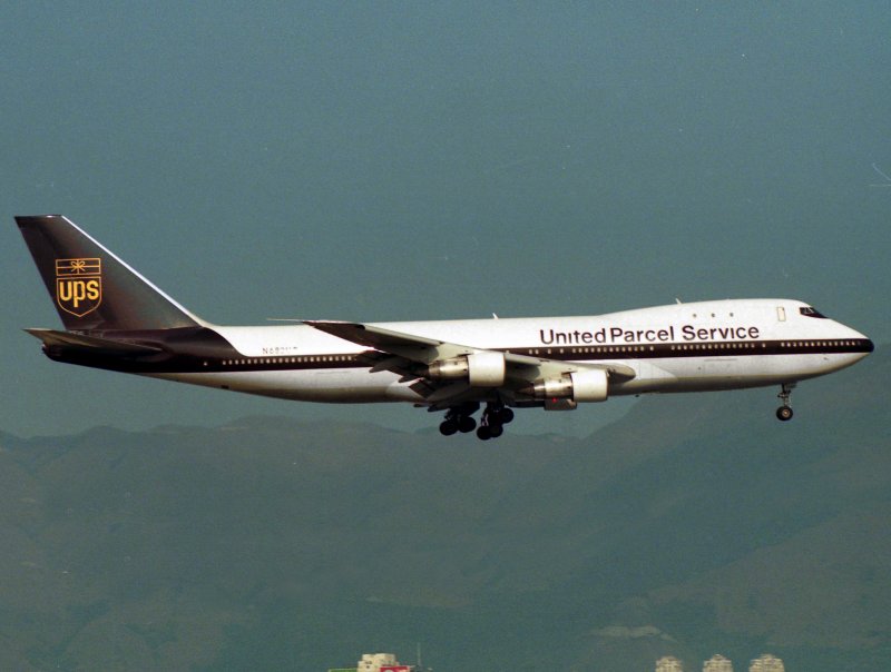 B747-200  N682UP 