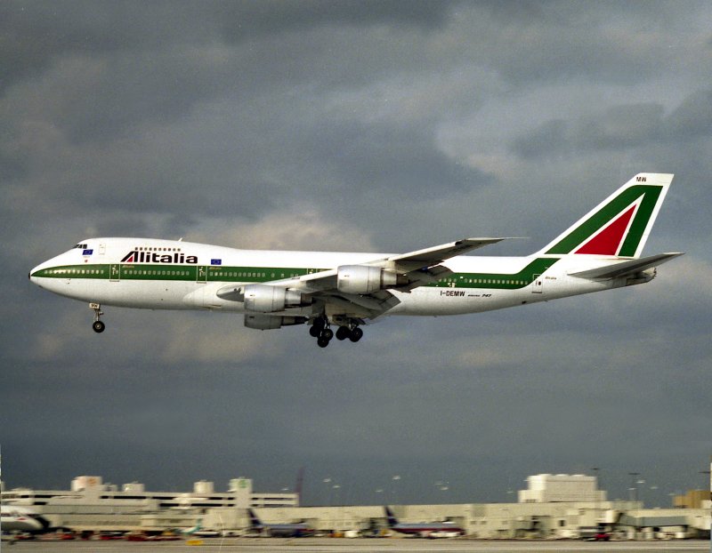 Boeing 747-200 I-DEMN