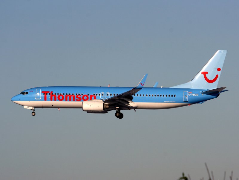 B737-800  G-FDZS