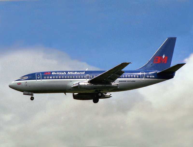 B737-200  EI-BTR