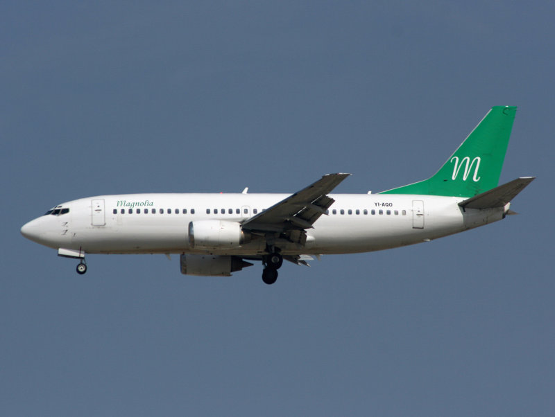 B737-300  YI-AQO