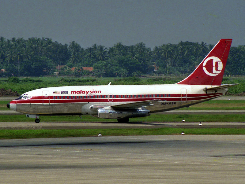 B737-200  9M-MBK