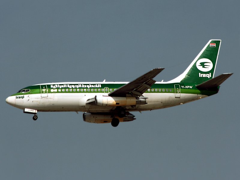 B737-200  YI-APW