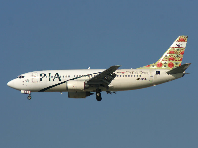 B737-300 AP-BCA