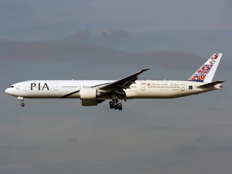 B777-300 AP-BHW