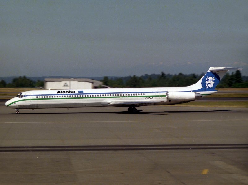 MD82  N933AS