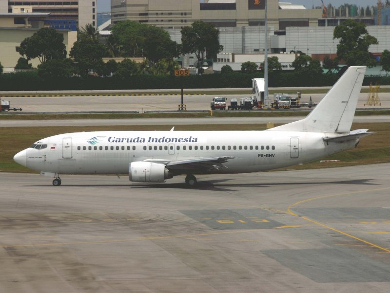 B737-300 PK-GHV