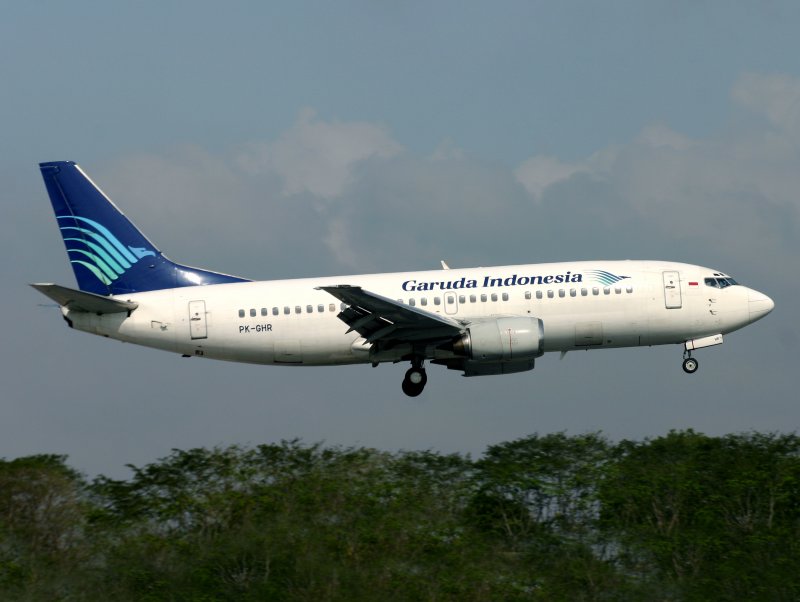 B737-300 PK-GHR