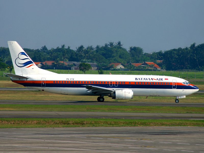 B737-400 PK-YTZ