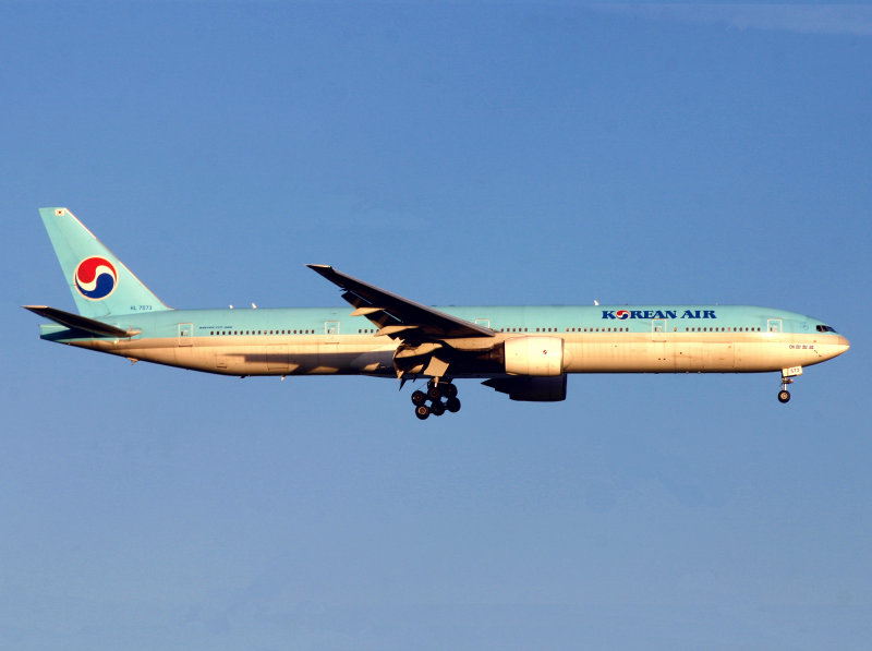 B777-300 HL-7673