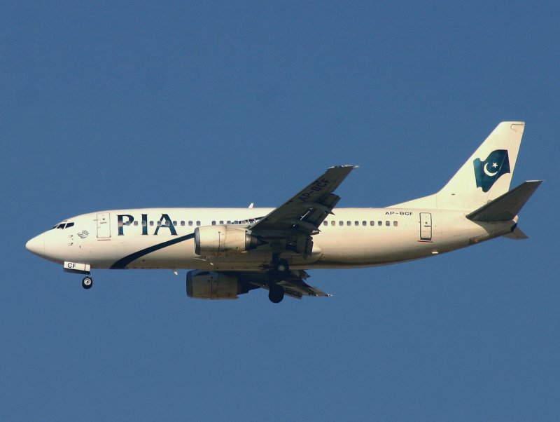B737-300 AP-BGF