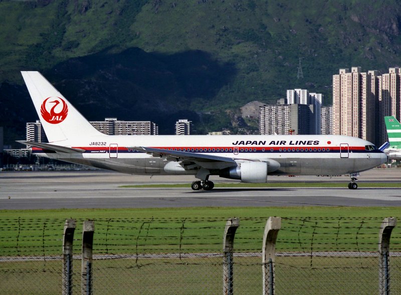 B767-200  JA-8232