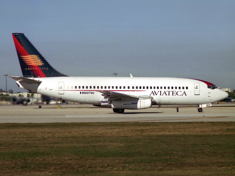 B737-200 N127GU