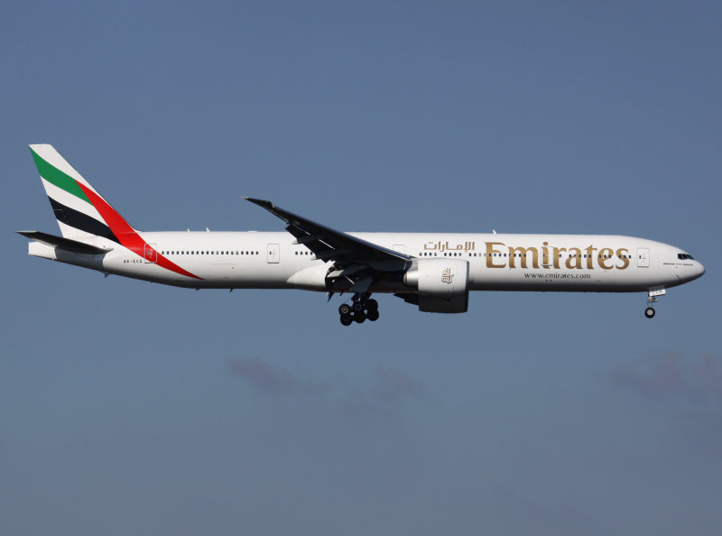 B777-300  A6-ECQ