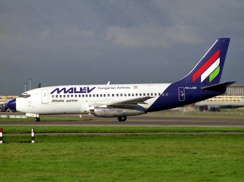 B737-200  HA-LEB