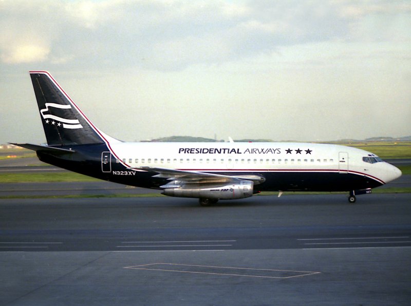 B737-200  N323XV