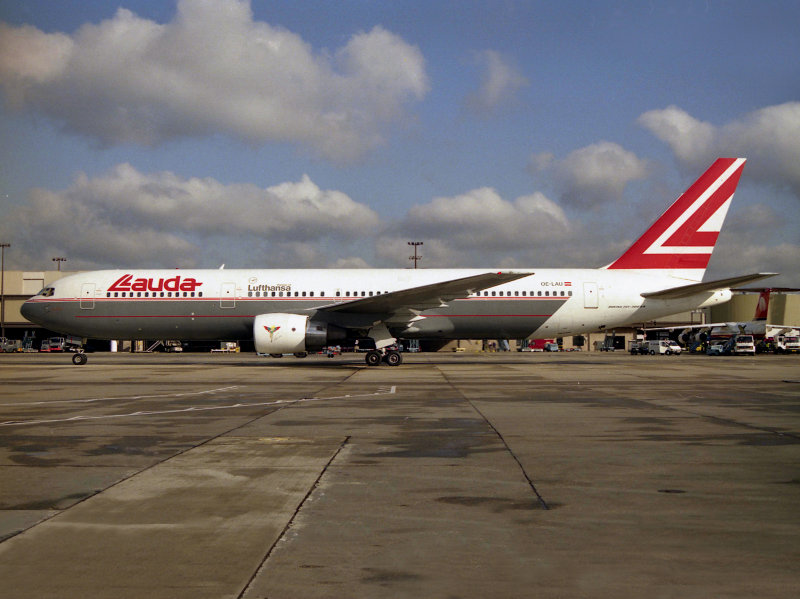 B767-300  OE-LAU