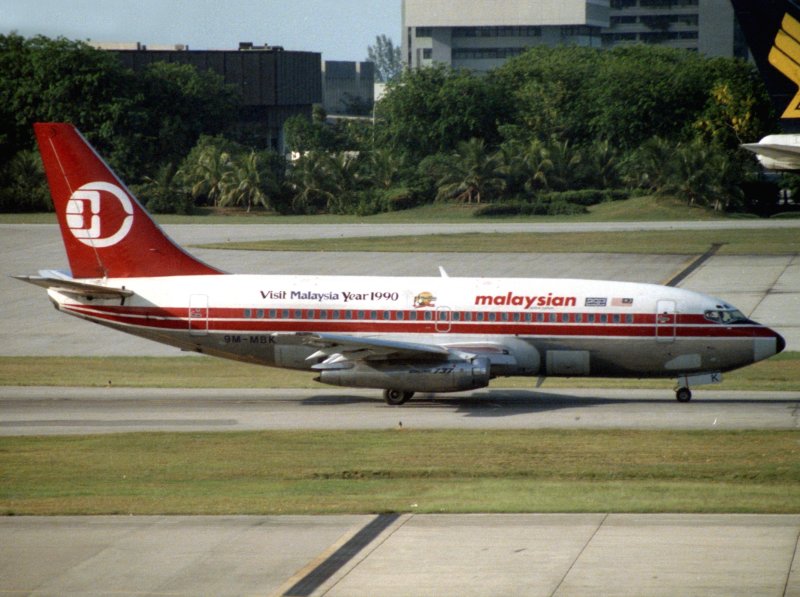 B737-200 9M-MBK