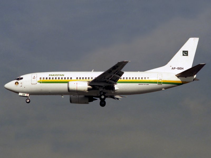 B737-300  AP-BEH