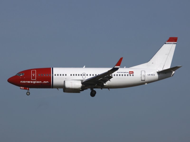 B737-300 LN-KKX