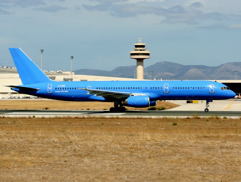 B757-200  G-STRW