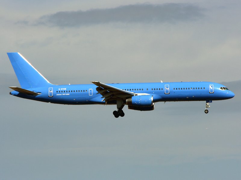 B757-200 G-STRW