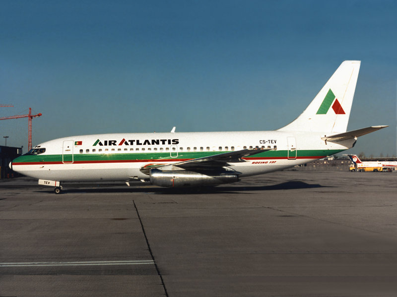 B737-200  CS-TEV