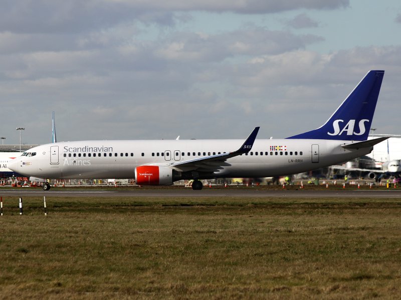 B737-800  LN-RRH