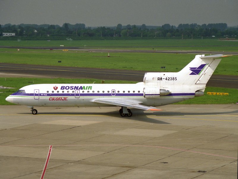 YAK42D RA-42385