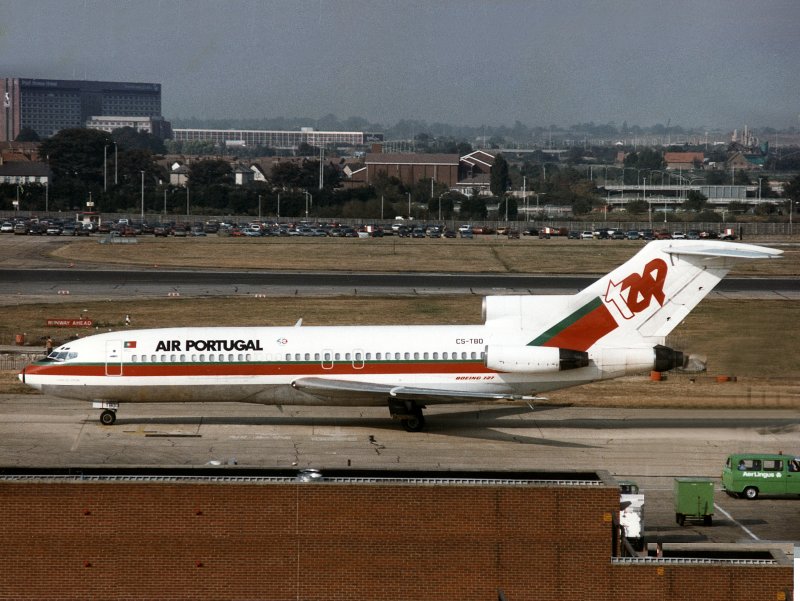 B727-100C CS-TBQ