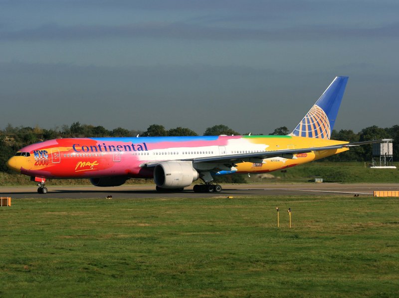B777-200 N77014